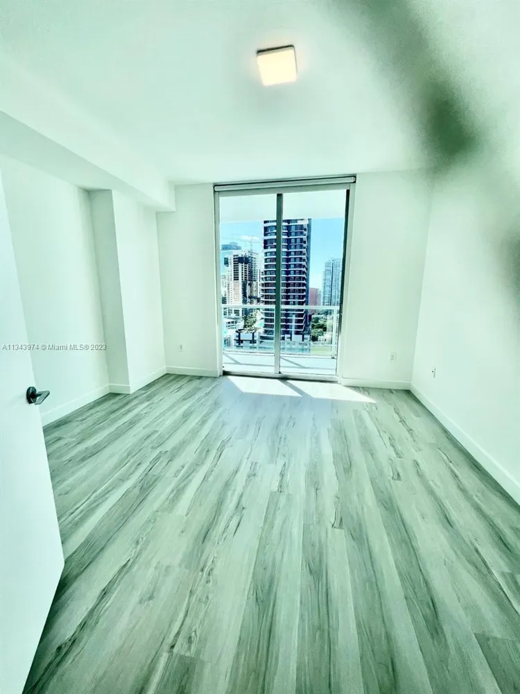 Axis #2504 image #11