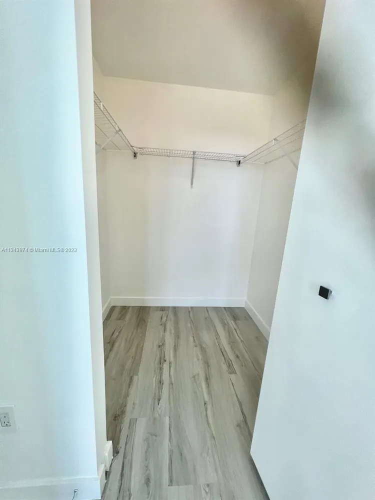 Axis #2504 image #12