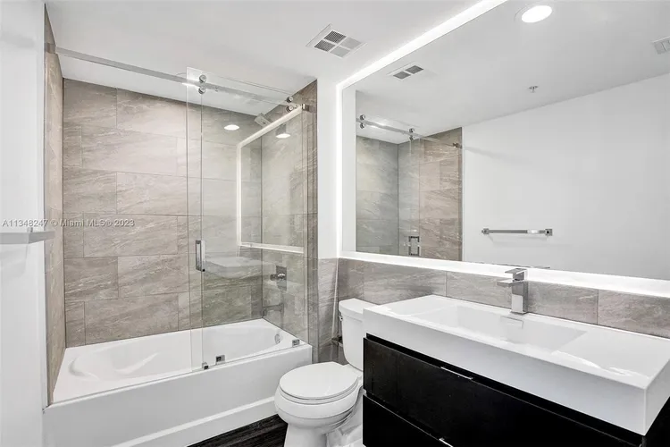 One Miami #2915 image #13