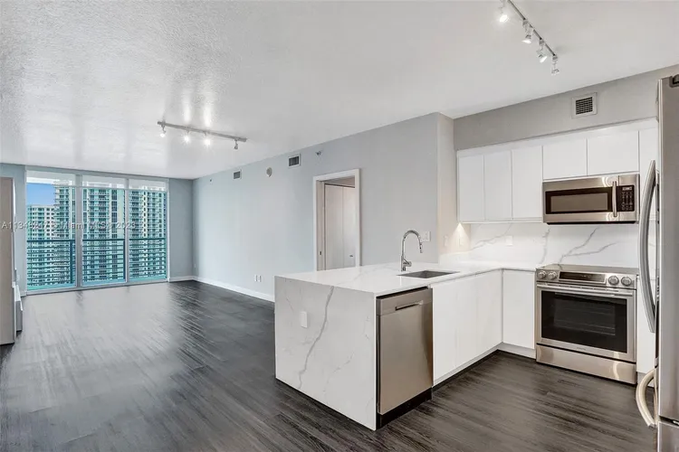 One Miami #2915 image #17