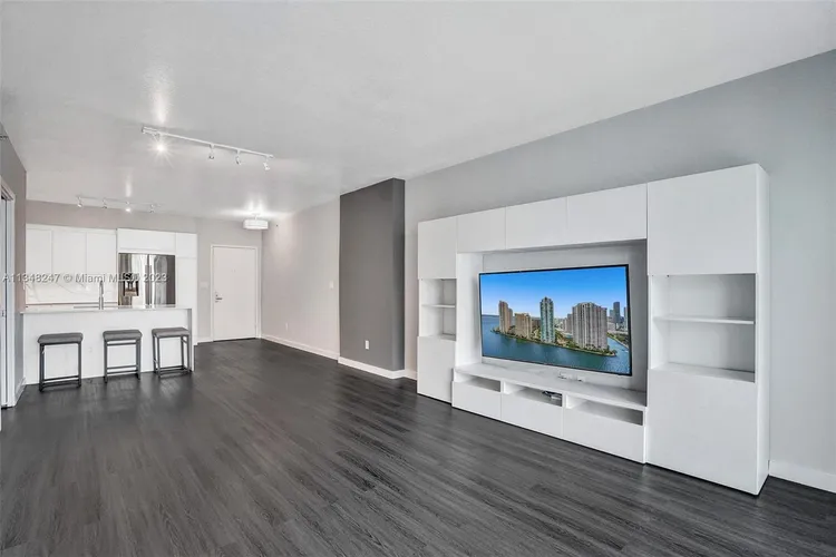 One Miami #2915 image #8