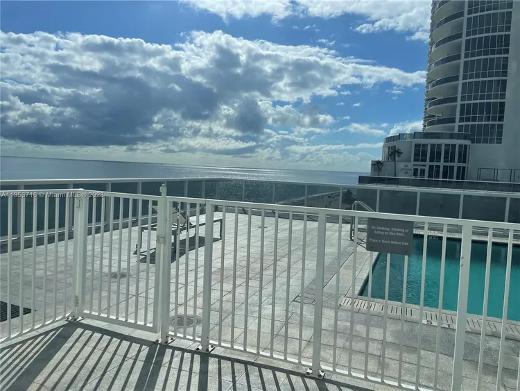 Trump Tower 1 #1006 image #24