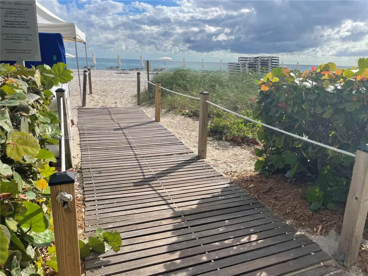 Trump Tower 1 #1006 image #36