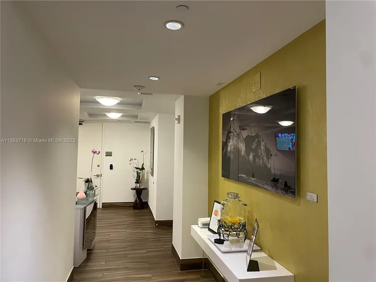 Trump Tower 1 #1006 image #7