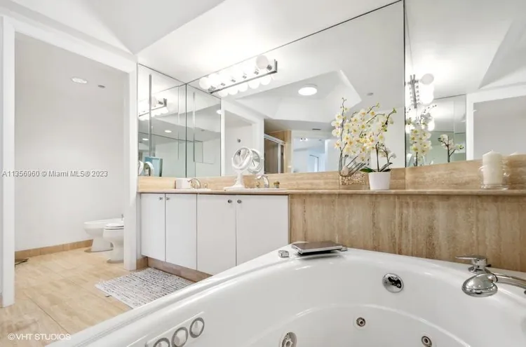 Williams Island 7000 #2203 image #10