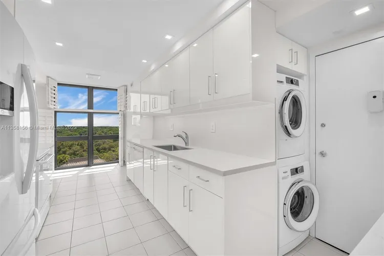 Towers of Key Biscayne #C506 image #6