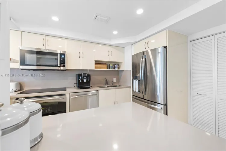 Towers of Key Biscayne #A501 image #17