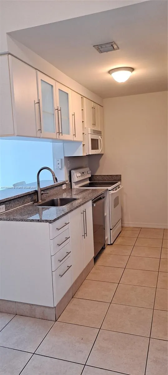 1800 Biscayne Plaza #606 image #6