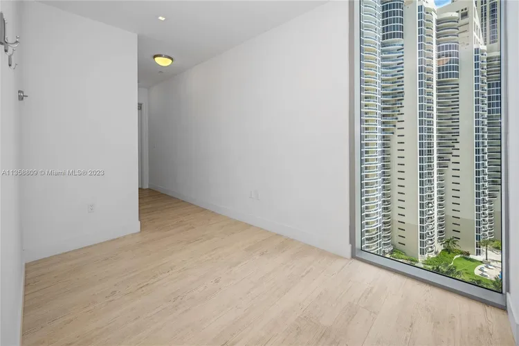 Chateau Beach Residences #1201 image #29