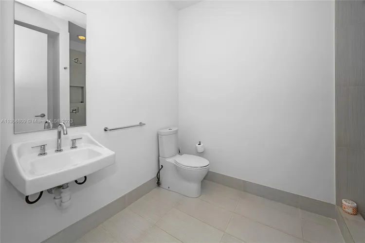 Chateau Beach Residences #1201 image #31