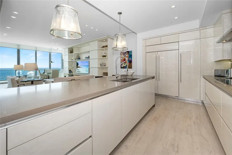 Chateau Beach Residences #1201 image #7