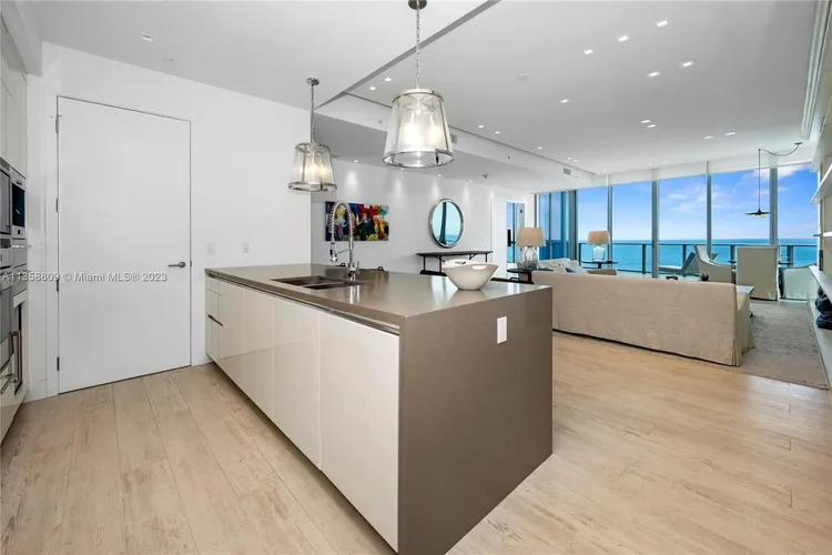 Chateau Beach Residences #1201 image #9