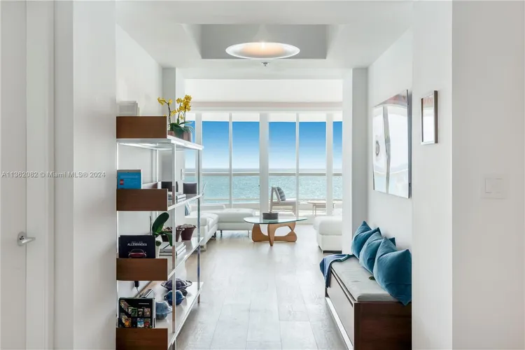 La Tour #803 image #10