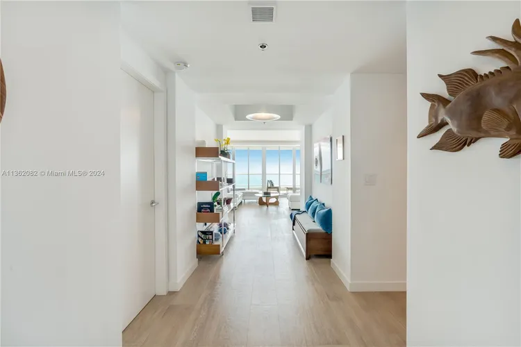 La Tour #803 image #11