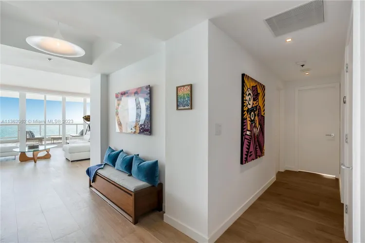 La Tour #803 image #12