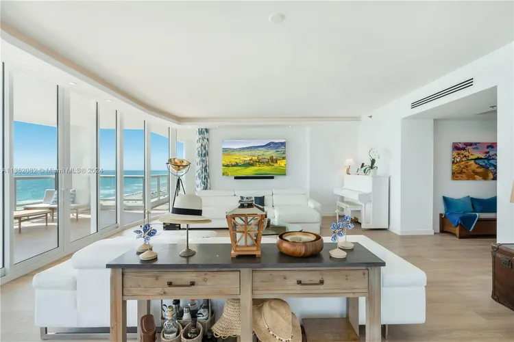 La Tour #803 image #16