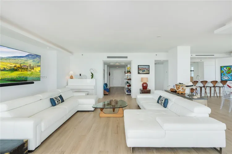 La Tour #803 image #20