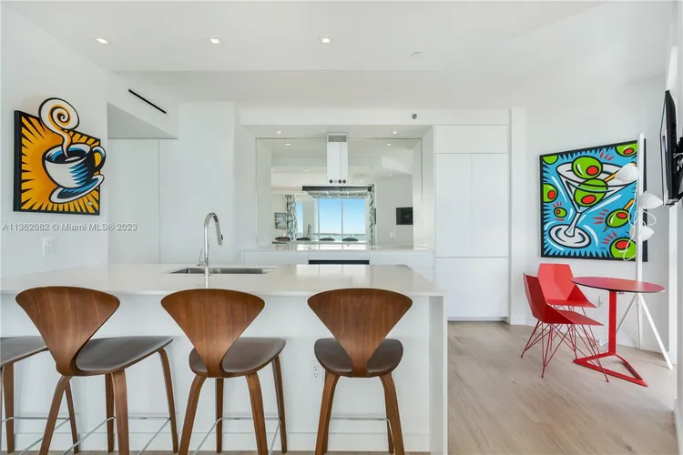 La Tour #803 image #23