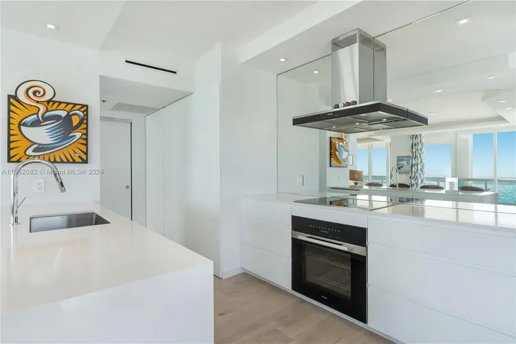 La Tour #803 image #25