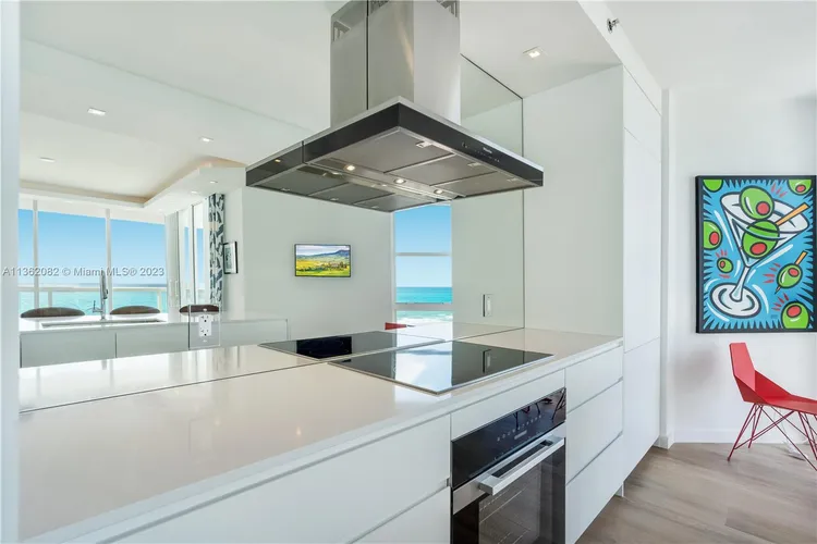 La Tour #803 image #26