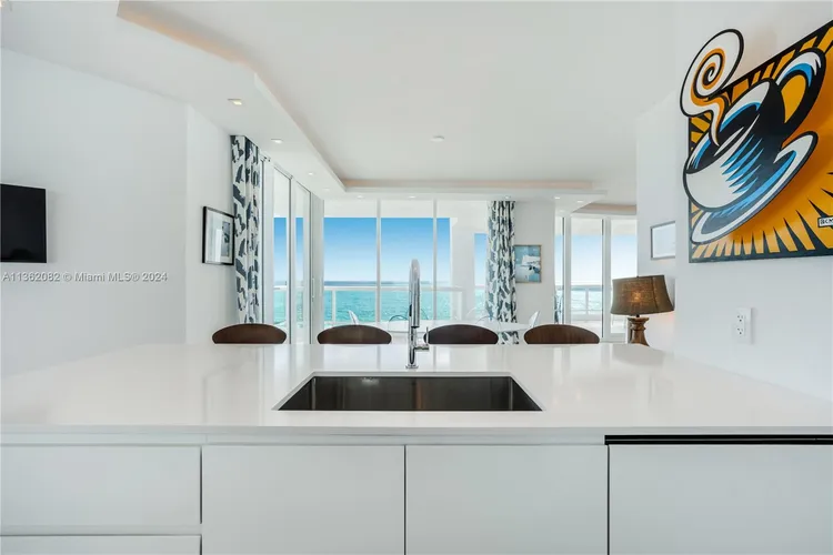 La Tour #803 image #28