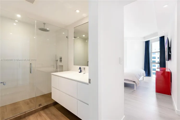 La Tour #803 image #43