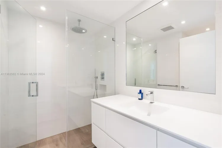 La Tour #803 image #44