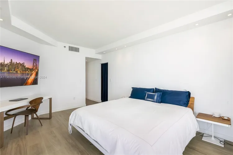 La Tour #803 image #51