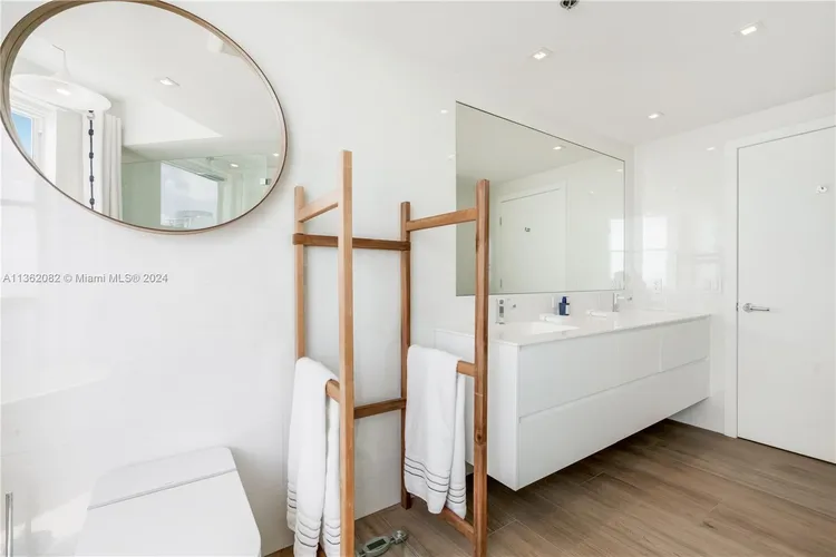 La Tour #803 image #56