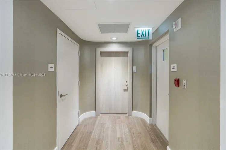 La Tour #803 image #63