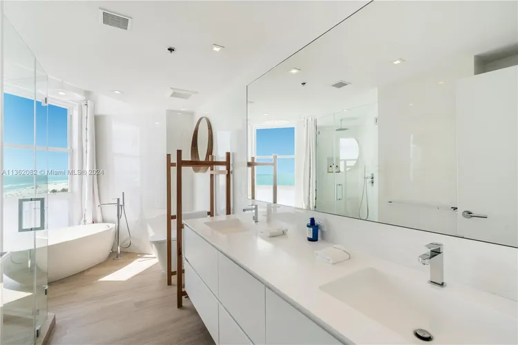 La Tour #803 image #9