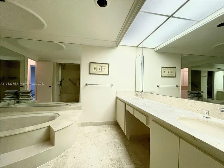 Towers of Key Biscayne #D302 image #9