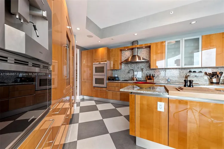 Turnberry Ocean Colony #2104 image #17