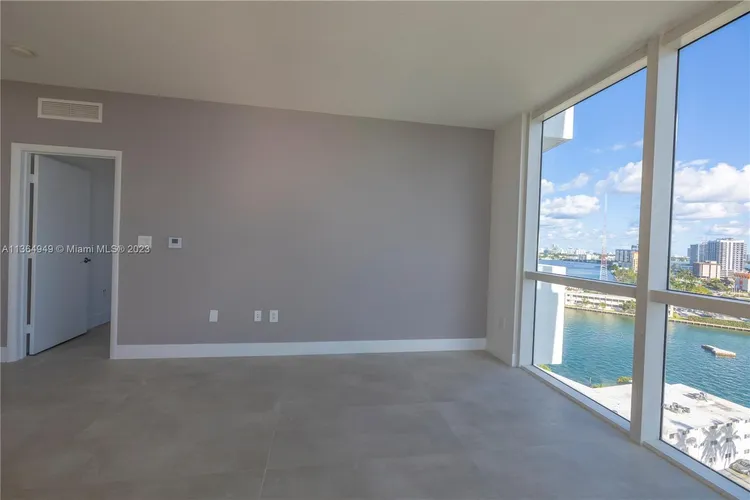 360 Condo #1413 image #25