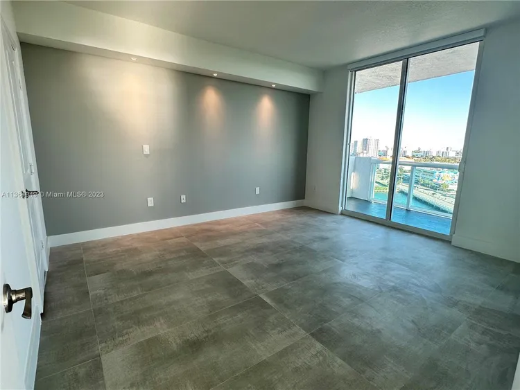 360 Condo #1413 image #6