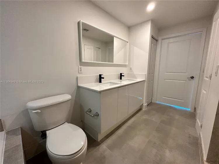 360 Condo #1413 image #9