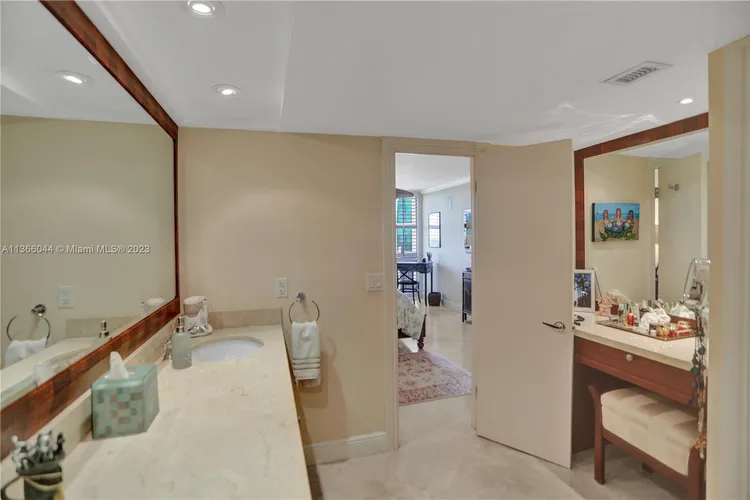 Towers of Key Biscayne #B1104 image #16