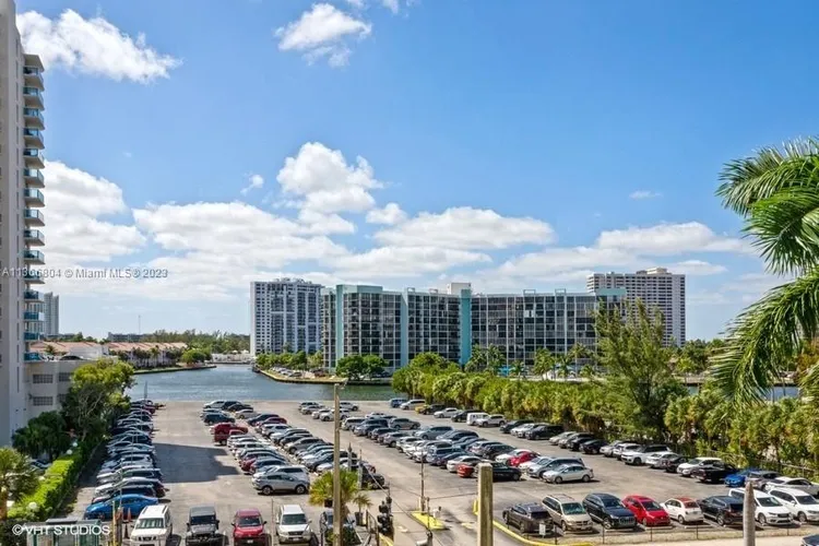 Sea Air Towers #424 image #15