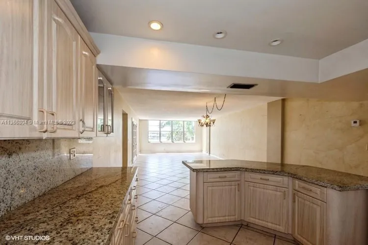 Sea Air Towers #424 image #6