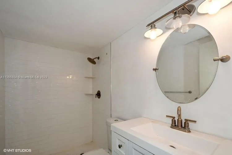 Sea Air Towers #424 image #9