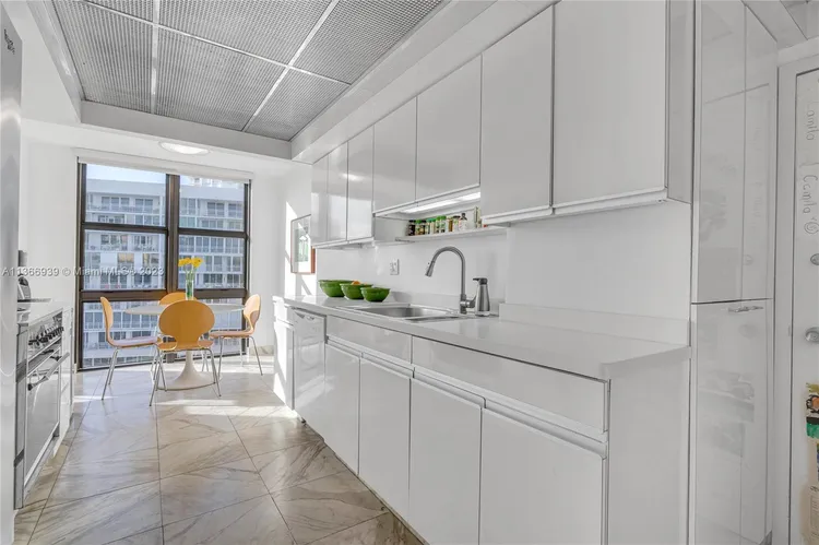 Towers of Key Biscayne #A607 image #17