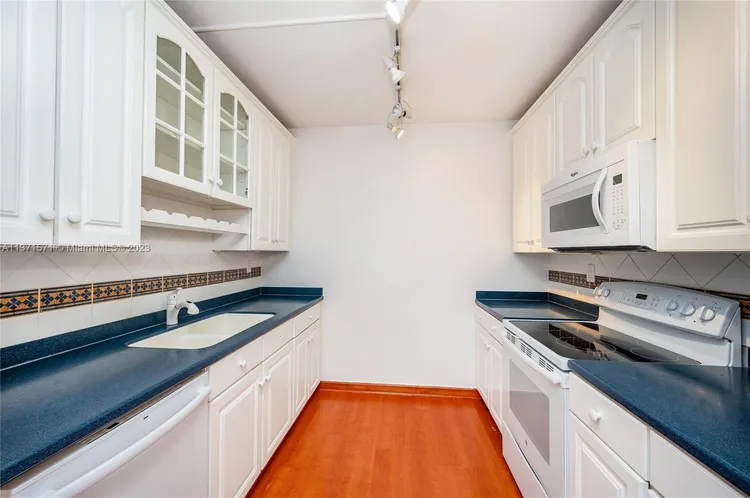 Key Colony IV Botanica #303 image #19