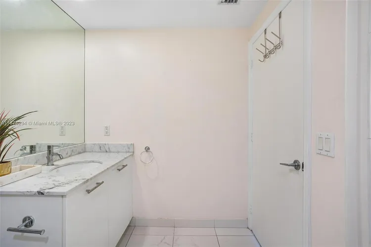 500 Brickell #3306 image #8