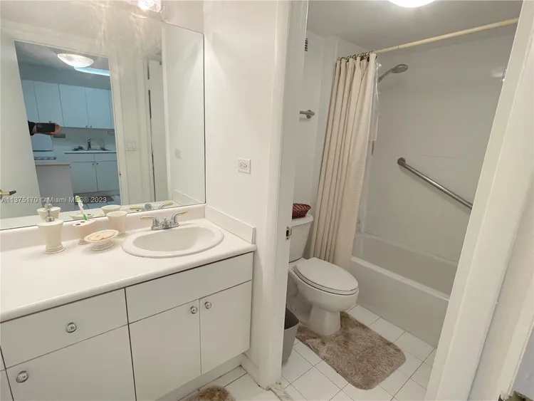 Roney Palace #630 image #16