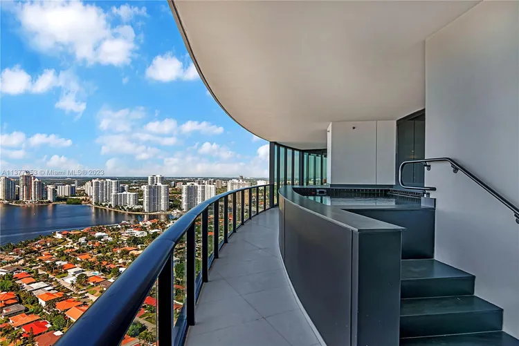 Porsche Design Tower #3503 image #10