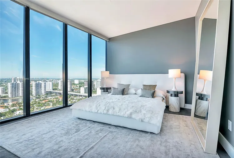 Porsche Design Tower #3503 image #13