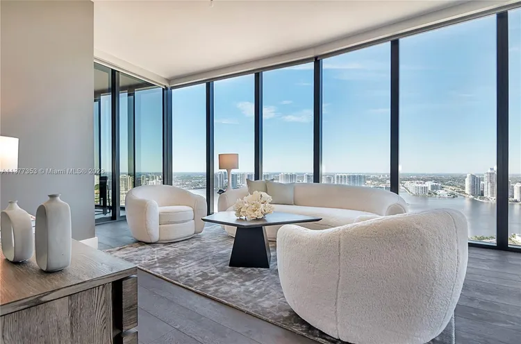 Porsche Design Tower #3503 image #14