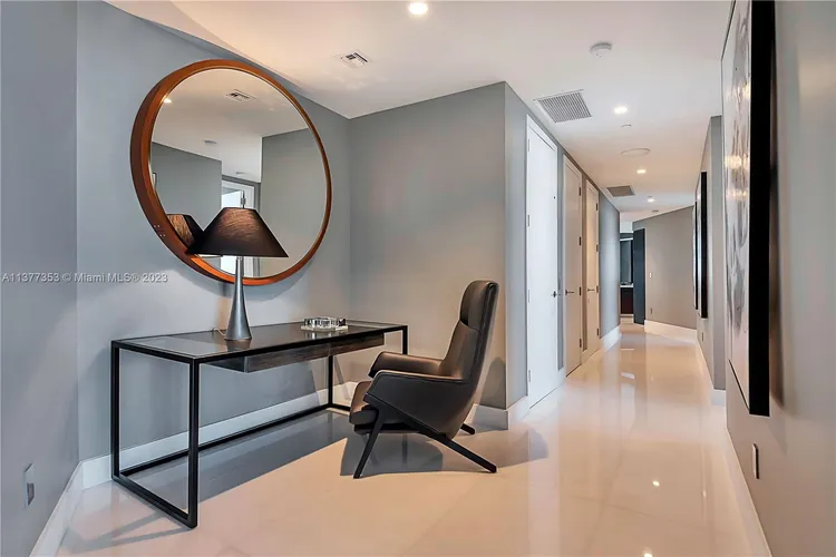 Porsche Design Tower #3503 image #17