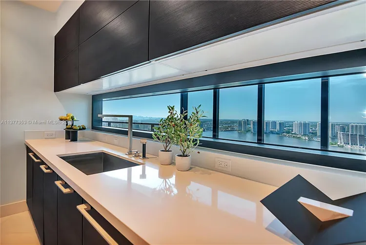 Porsche Design Tower #3503 image #8