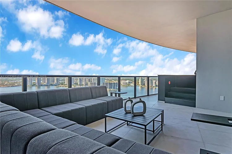 Porsche Design Tower #3503 image #9